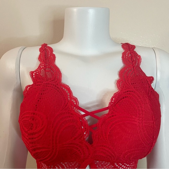 Red scalloped trims removable pads crisscross front Vneck lace bralette - Picture 2 of 10